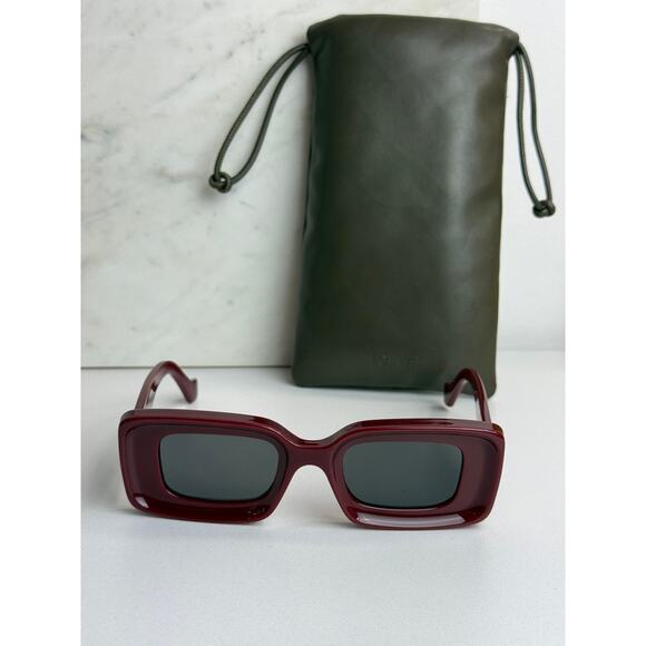 NEW Loewe LW40101U Anagram Sunglasses in Burgundy Red